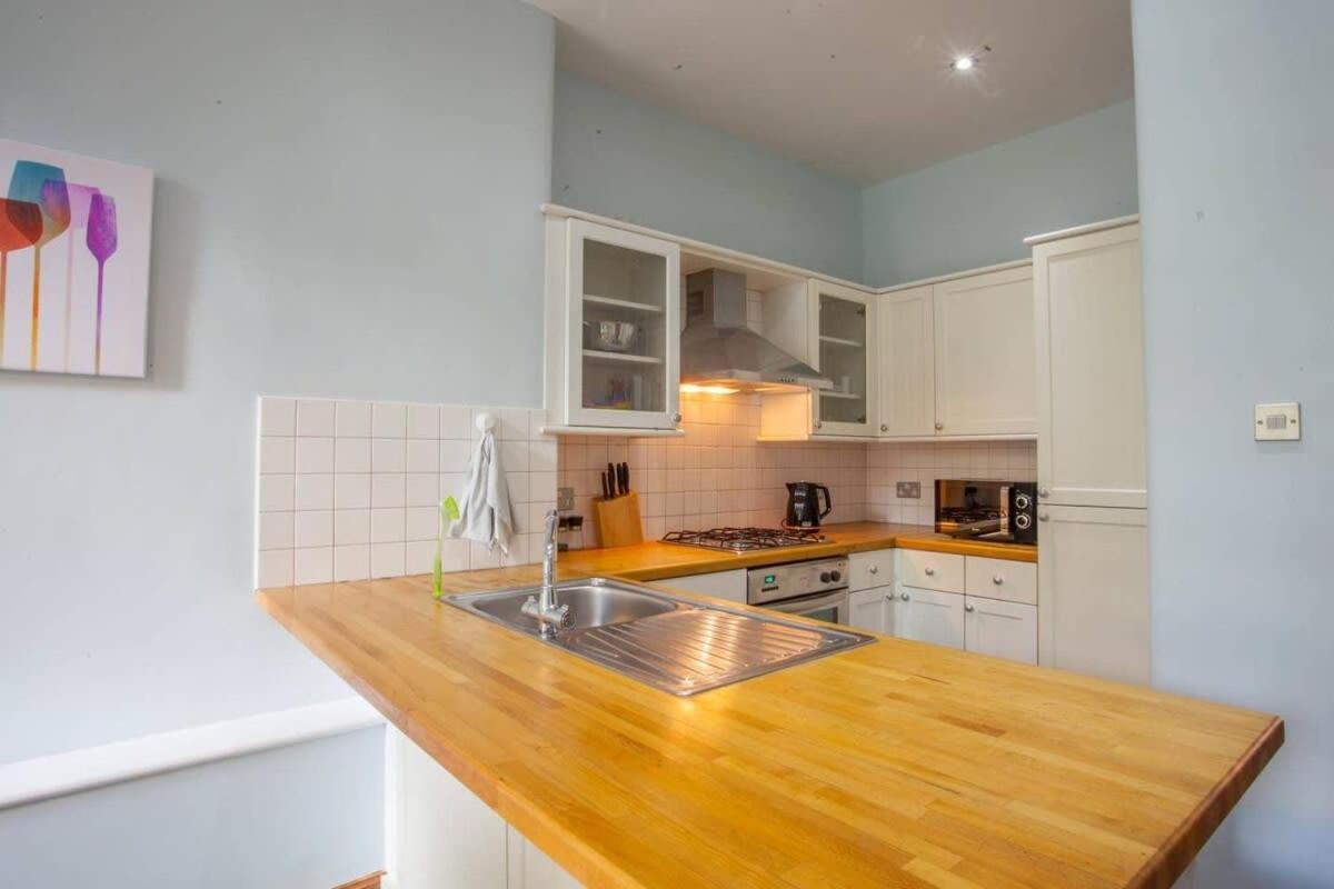 Modern, Light-Filled And Sleek West End Apartment Glasgow Exterior foto
