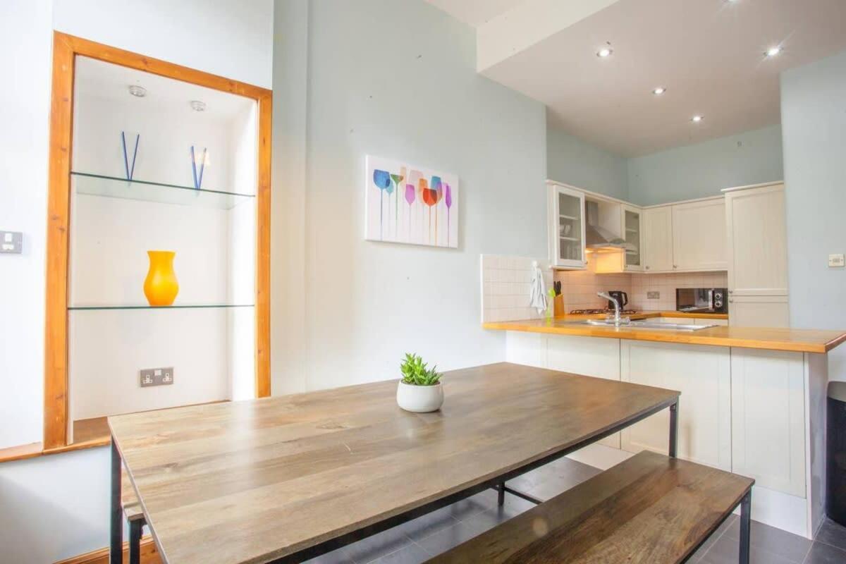 Modern, Light-Filled And Sleek West End Apartment Glasgow Exterior foto