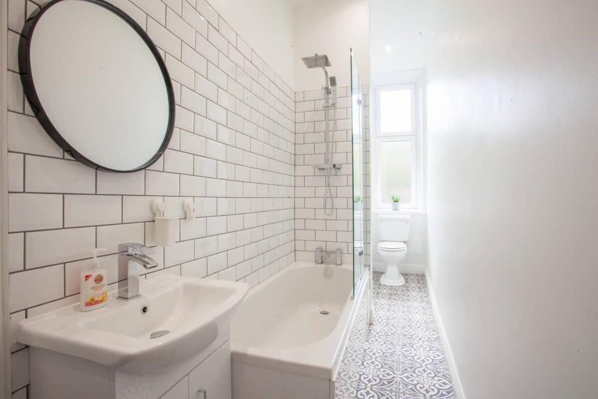 Modern, Light-Filled And Sleek West End Apartment Glasgow Exterior foto